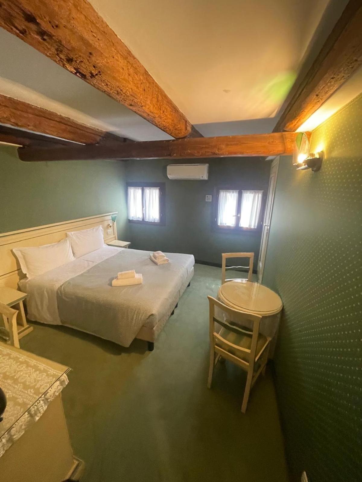 Locanda Ruga Rialto Venetië Buitenkant foto