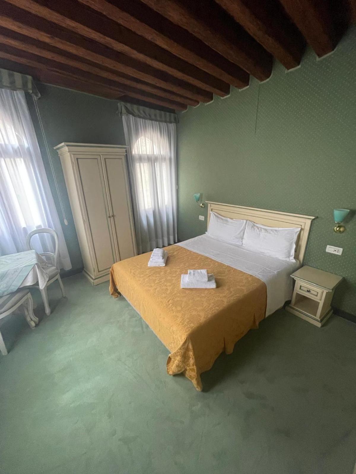 Locanda Ruga Rialto Venetië Buitenkant foto